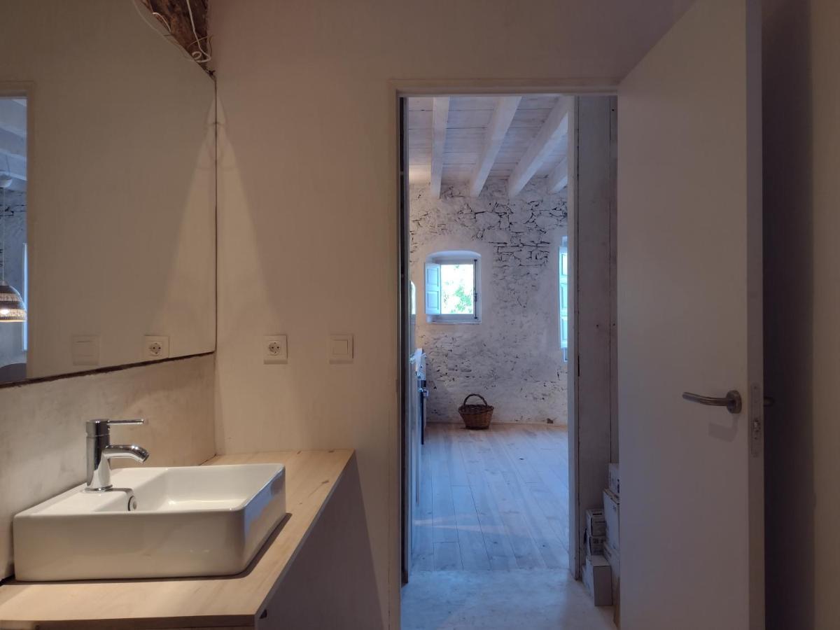 Can Tando Restored Catalan Old Barn To Enjoy Peaceful Rural Simplicity Sant Jordi Desvalls Экстерьер фото